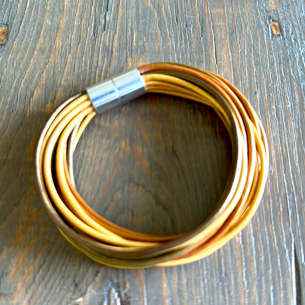SUKI USA Leather Magnetic Bracelet